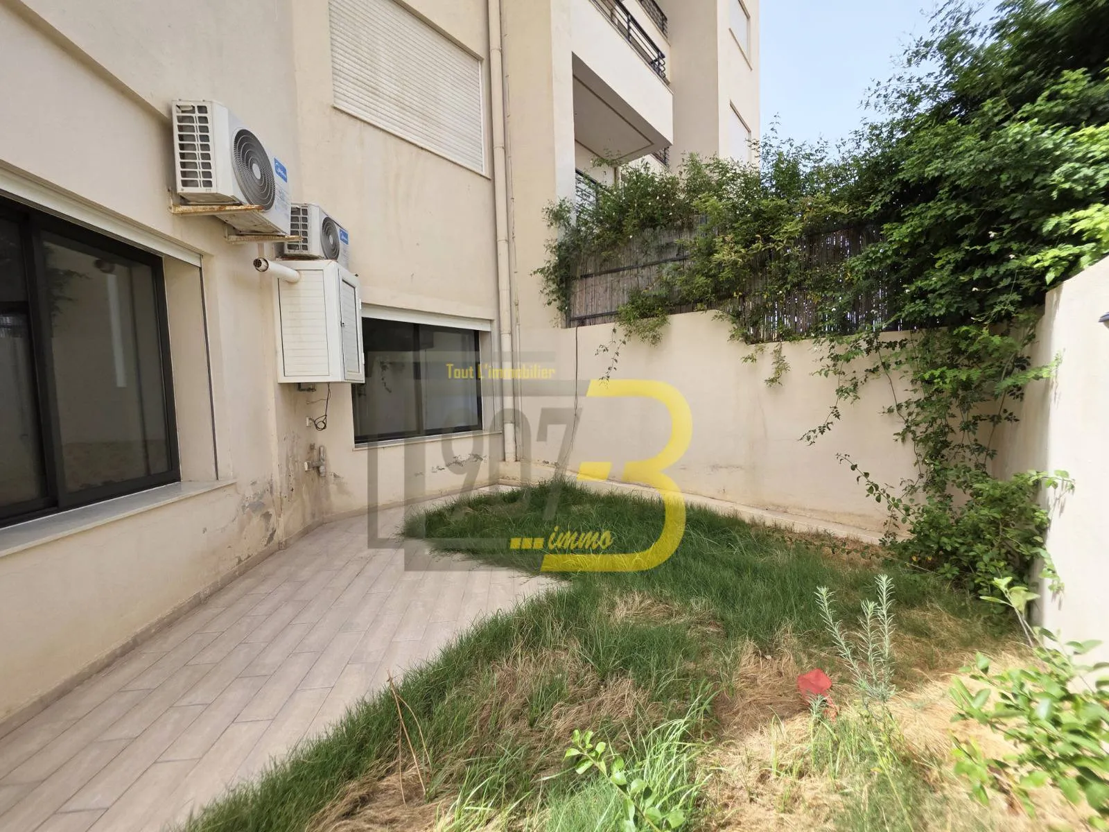 a Louer un appartement s+2 avec jardin à enassr 2