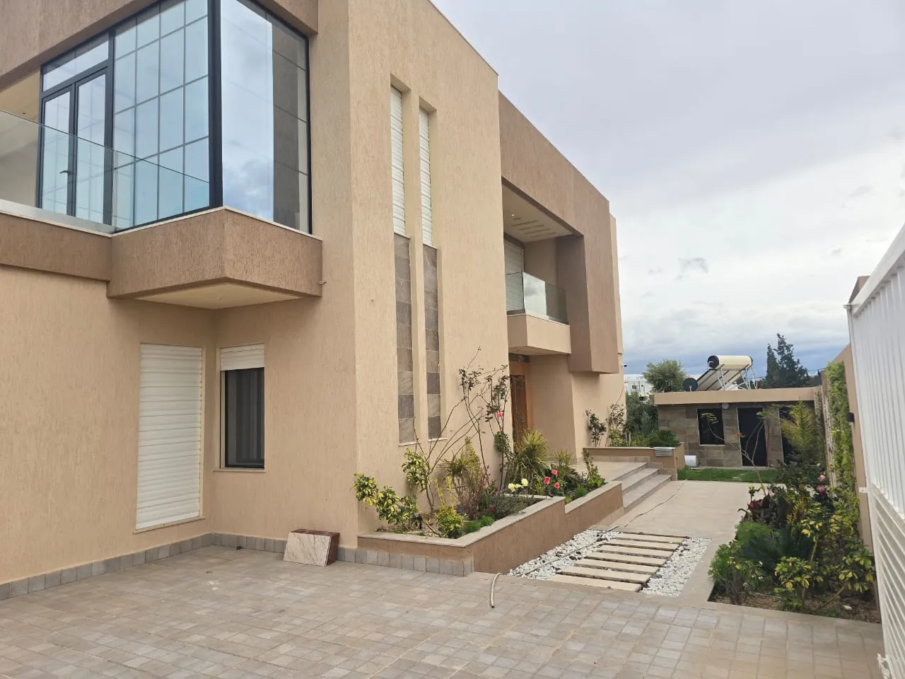 Magnifique villa avec piscine à RMILA pré Mall of Sousse