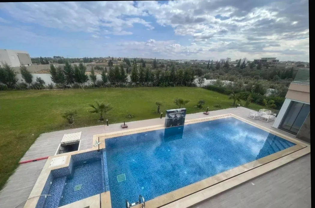 Magnifique villa avec piscine à RMILA pré Mall of Sousse