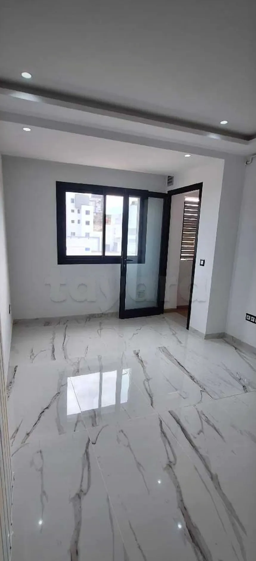 Location S1 vide à Jardin D'El Menzah 2