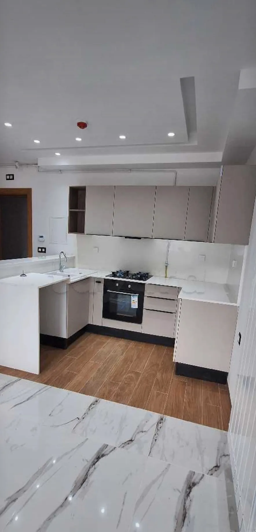 Location S1 vide à Jardin D'El Menzah 2