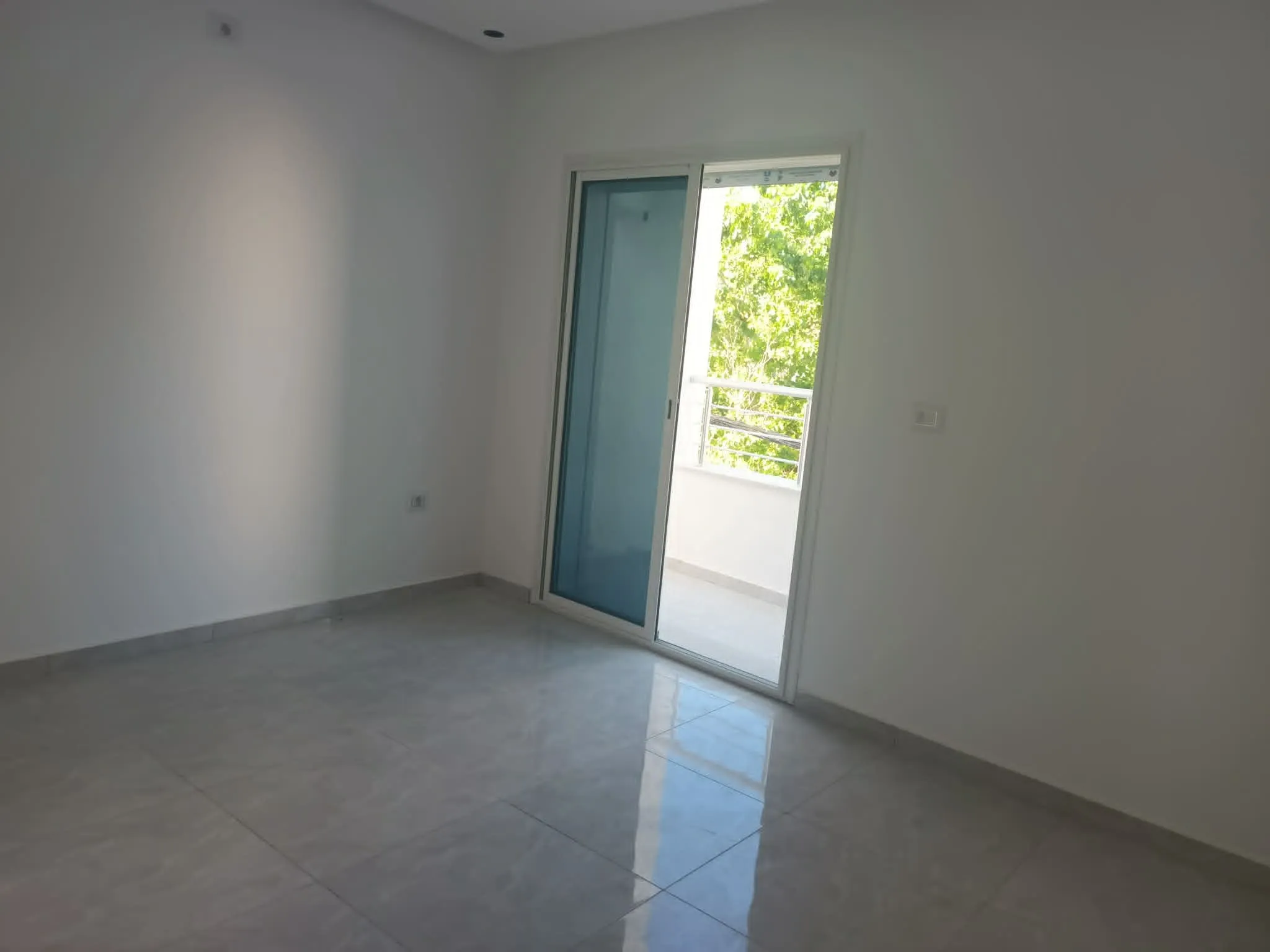 Un magnifique appartement neuf S+2 a louer pour longue durée au début de corniche Bizerte