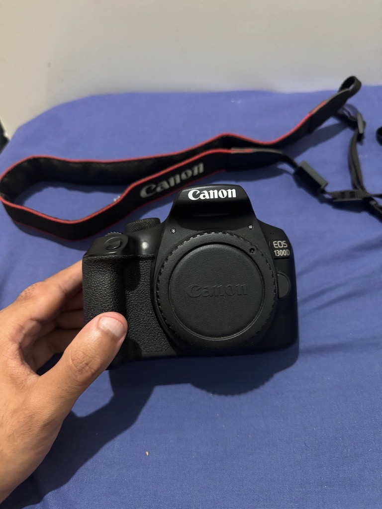 Canon eos 1300d