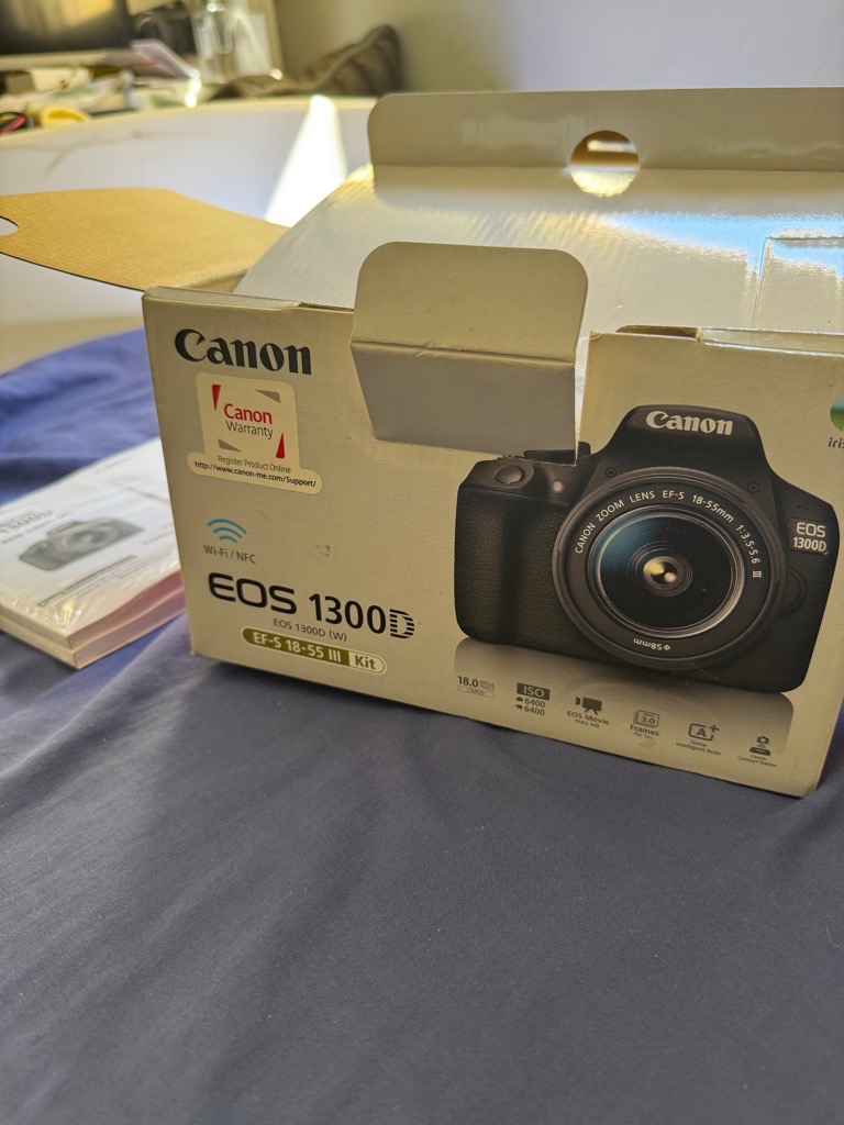 Canon eos 1300d