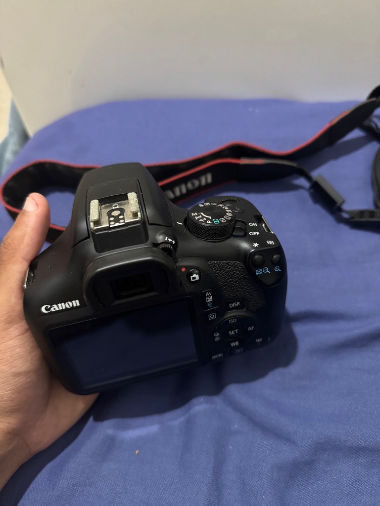 Canon eos 1300d
