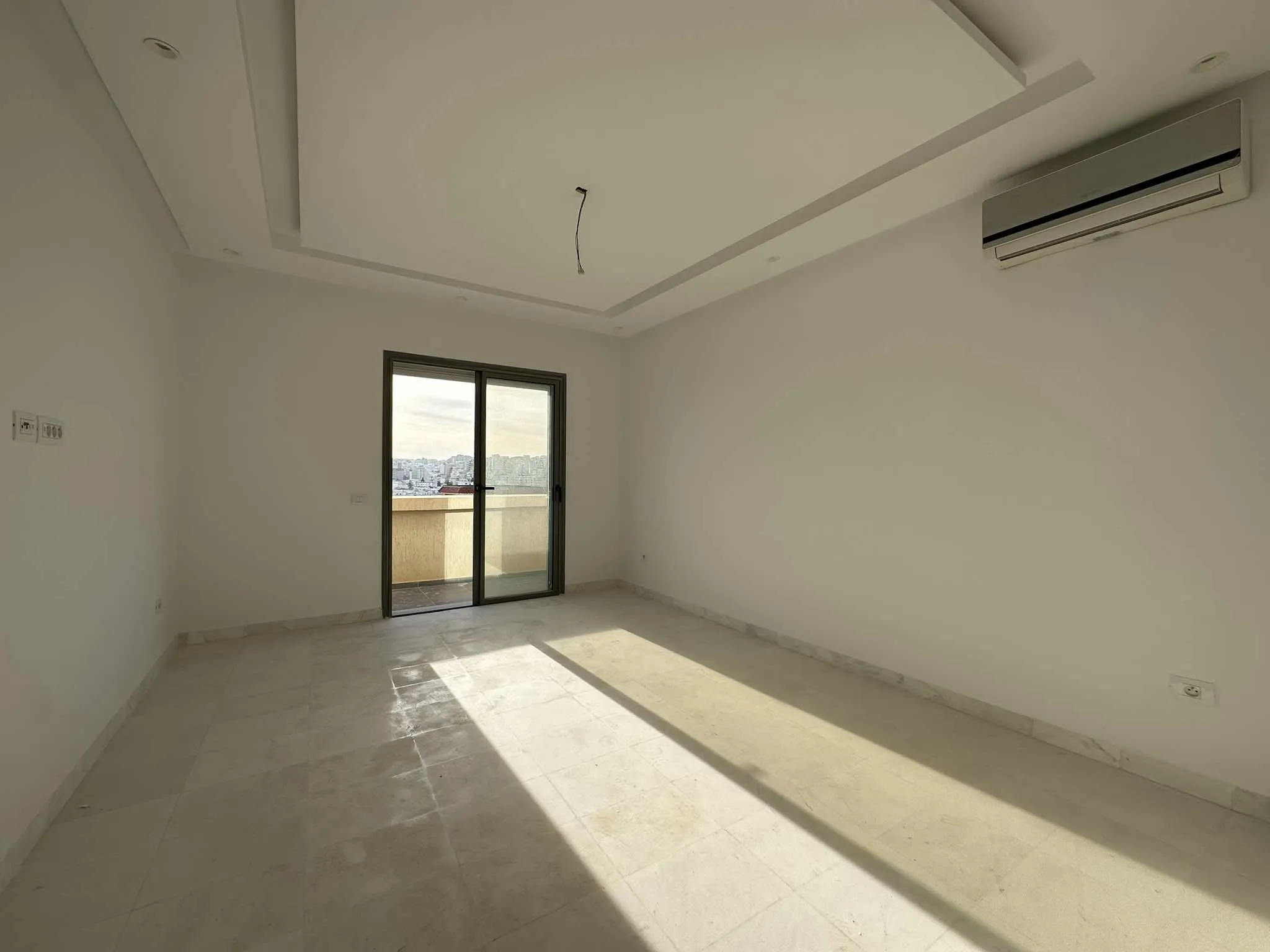 À LOUER | Appartement S+2 Jamais habité avec ( 03 ) Trois Terrasses