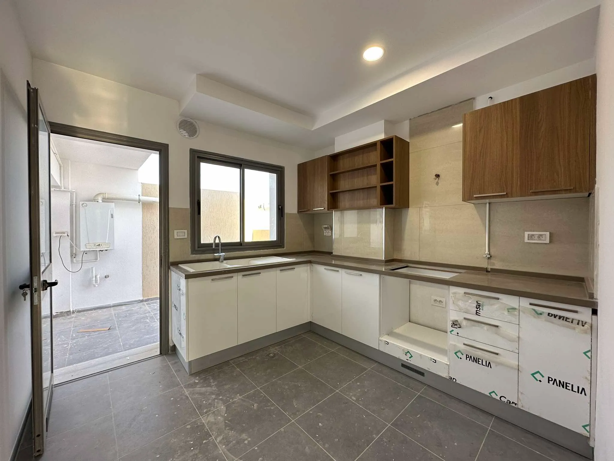 À LOUER | Appartement S+2 Jamais habité avec ( 03 ) Trois Terrasses