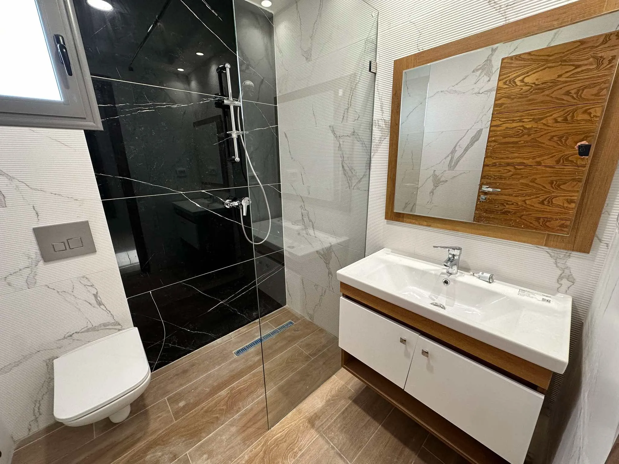 À LOUER | Appartement S+2 Jamais habité avec ( 03 ) Trois Terrasses
