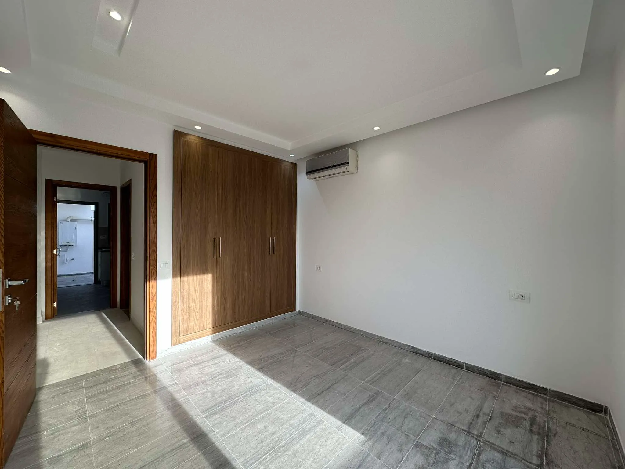 À LOUER | Appartement S+2 Jamais habité avec ( 03 ) Trois Terrasses