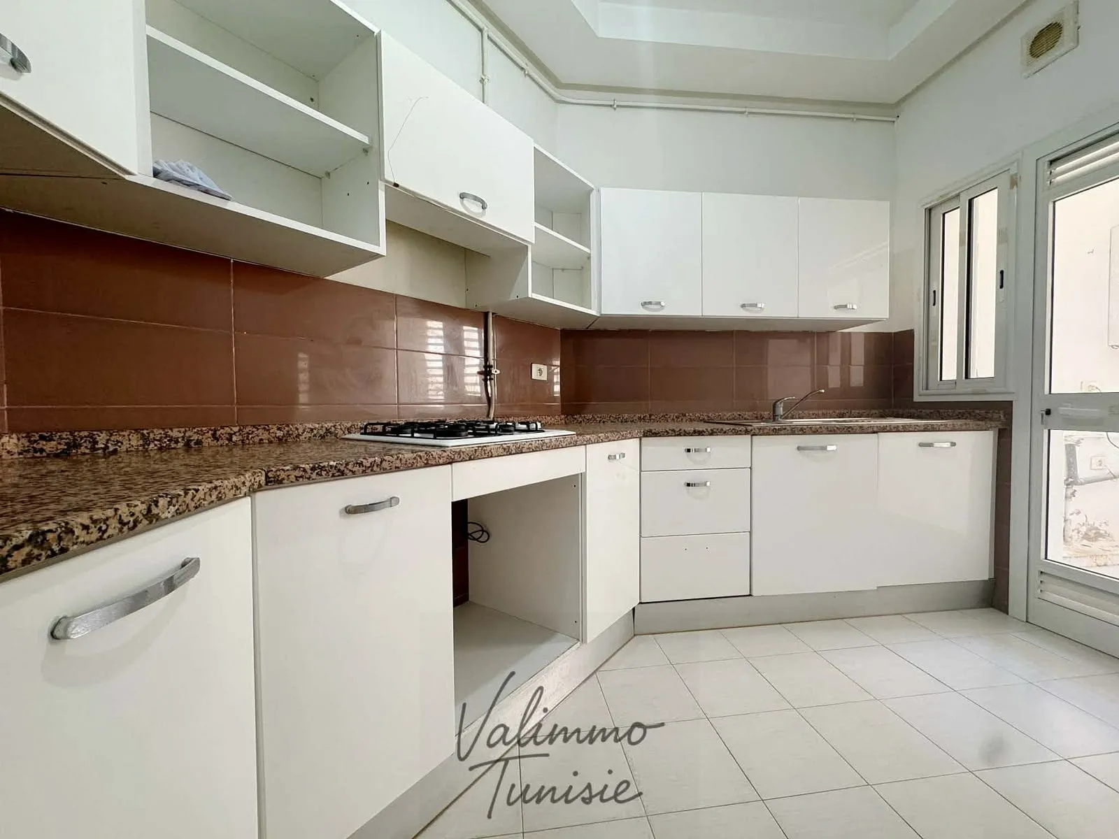 un appartement s+2 au 2éme étage(doubles ascenseurs) a vendre situé a jardin d'el manzah 2