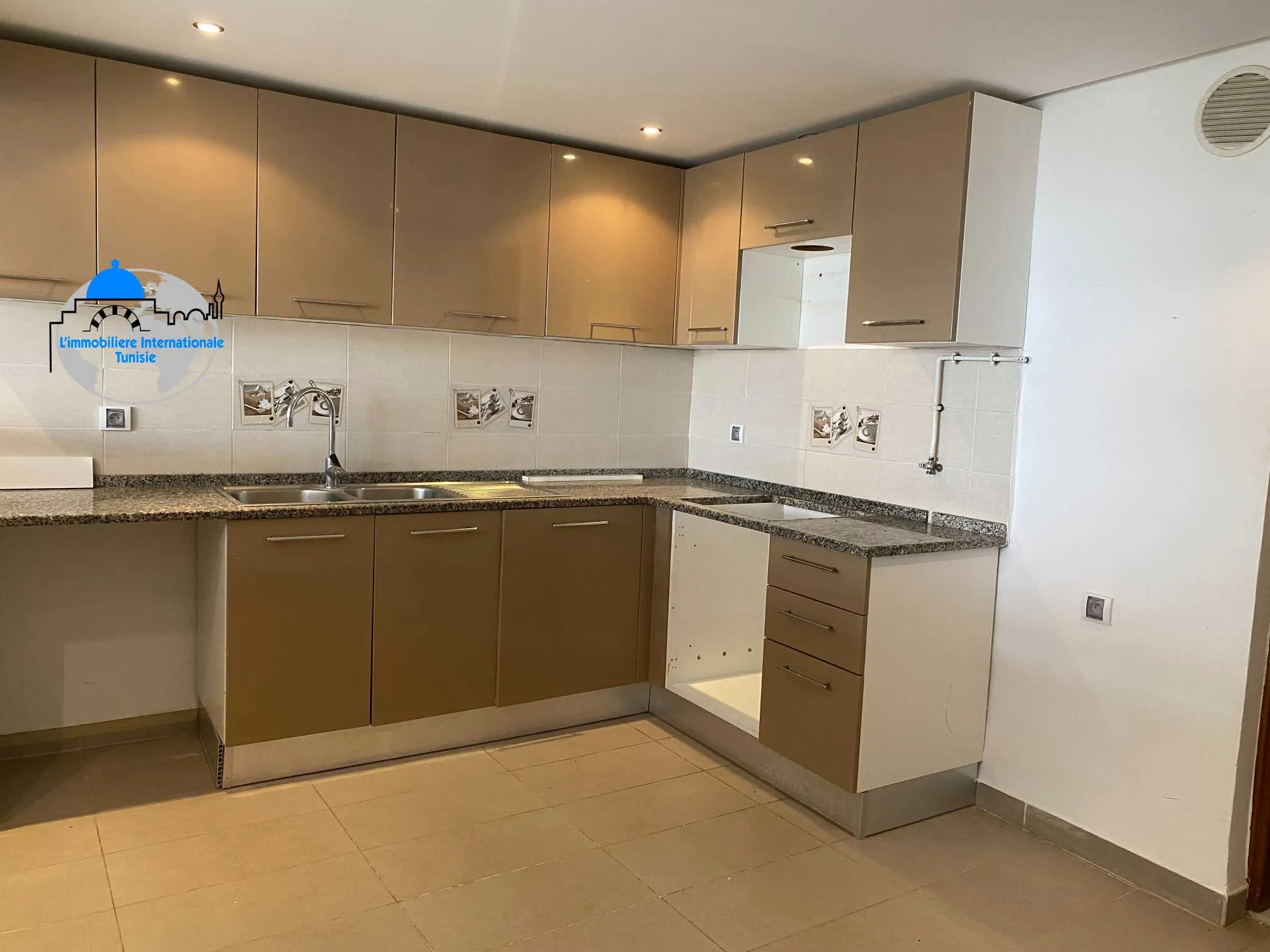 Appartement S+3 à Louer -Route touristique Sousse