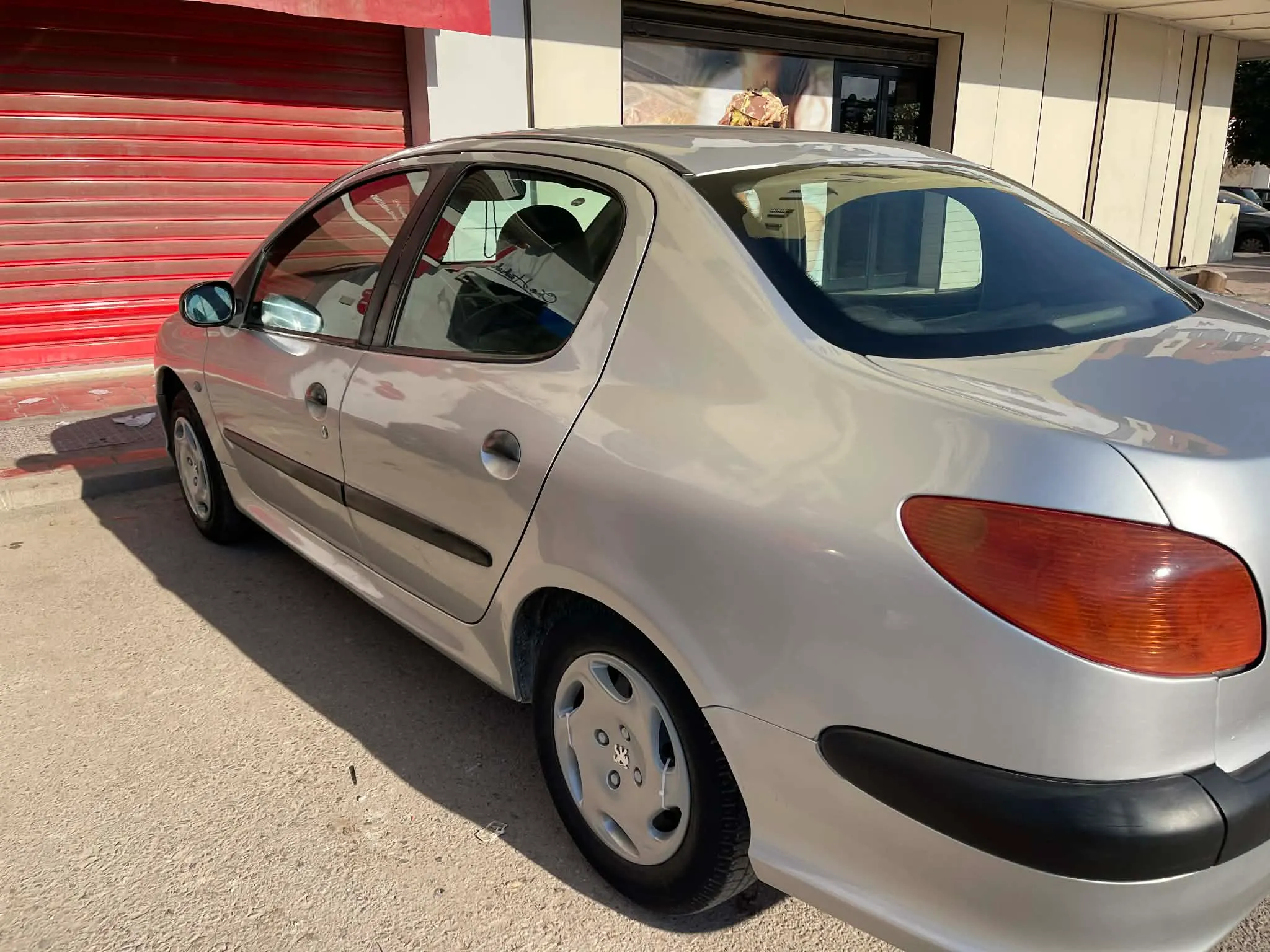 PEUGEOUT 206 SEDAN