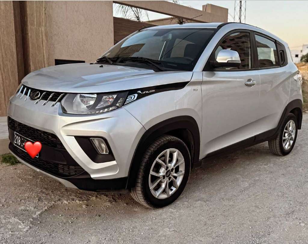 Mahindra Kuv K6 plus 