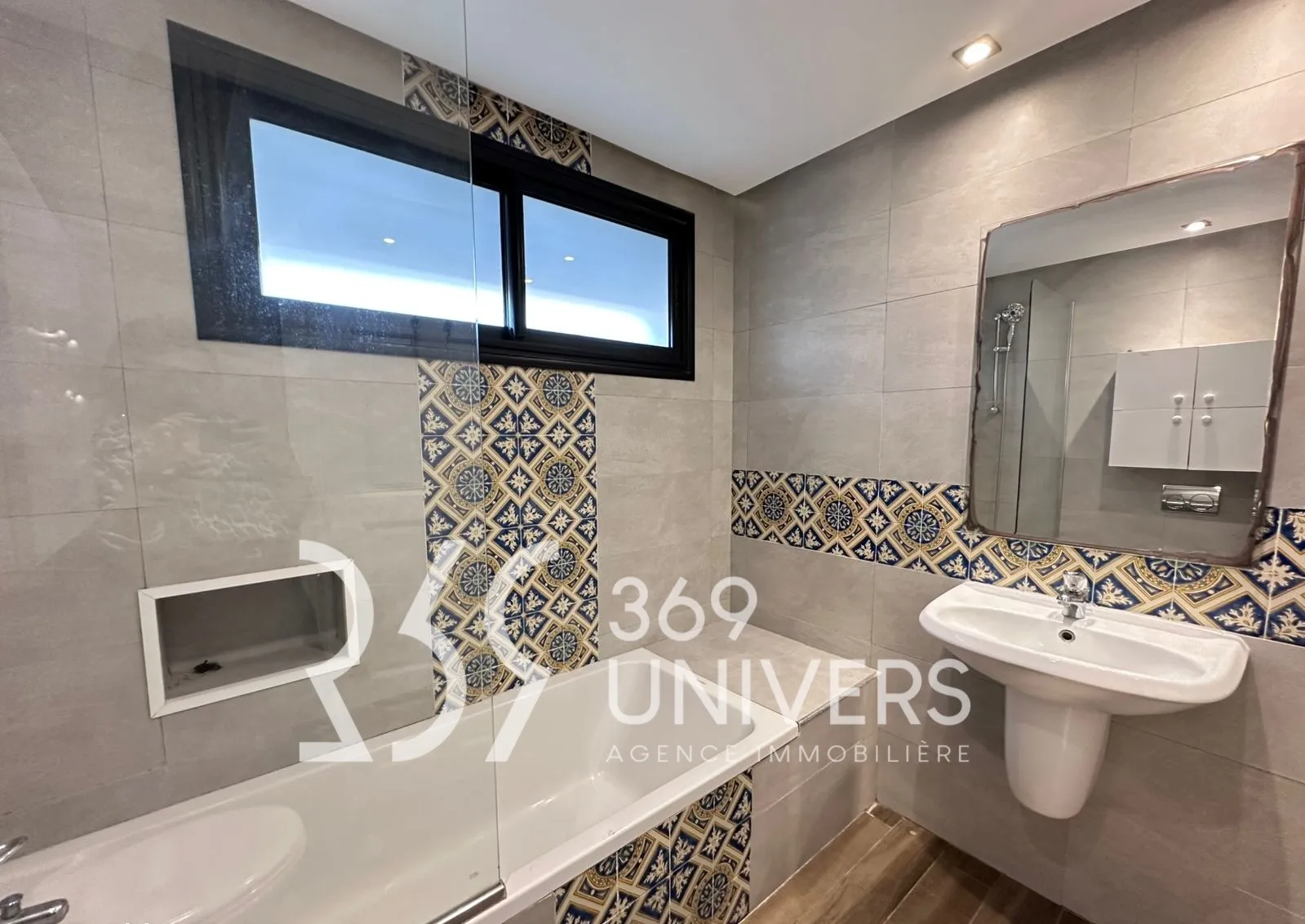 Appartement avec balcon à La Marsa REF RA160