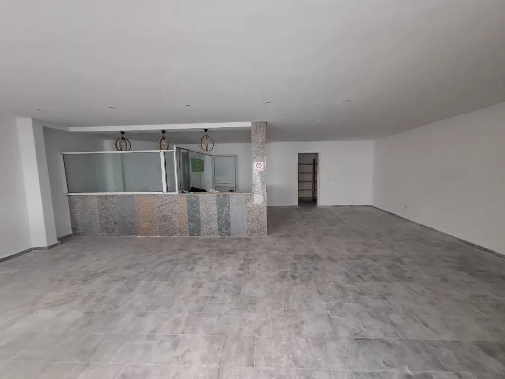 À louer – Local industriel de 1250 m² situé à la Zone Industrielle Mghira 1, avec 750 m² couverts