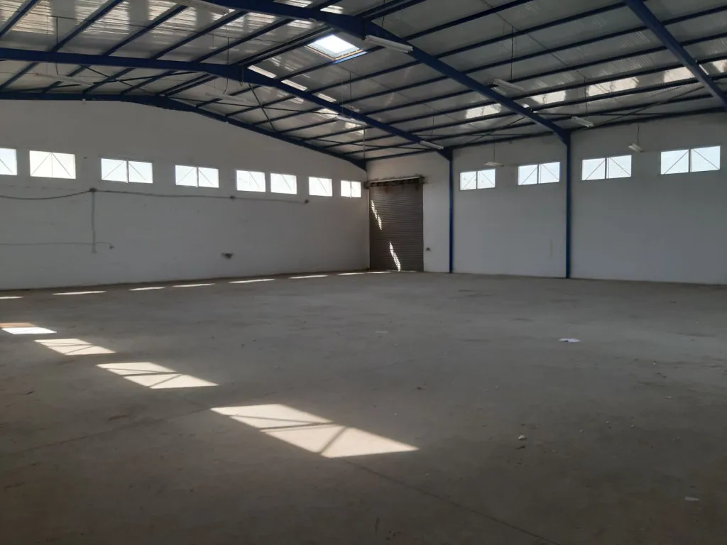 À louer – Local industriel de 1250 m² situé à la Zone Industrielle Mghira 1, avec 750 m² couverts