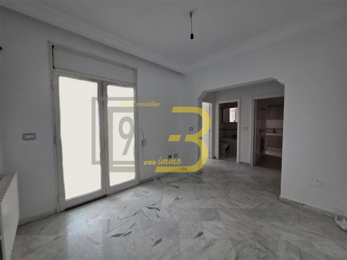 A vendre un appartement s+1 de superficie 67 m2 à cité Ennaser
