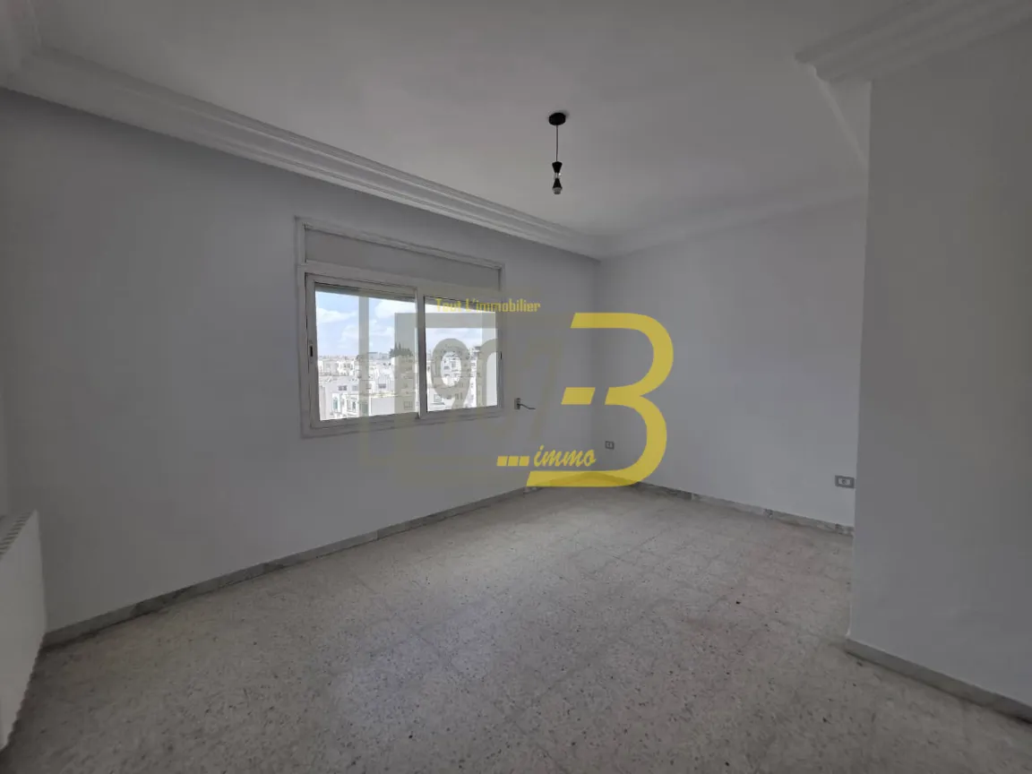 A vendre un appartement s+1 de superficie 67 m2 à cité Ennaser