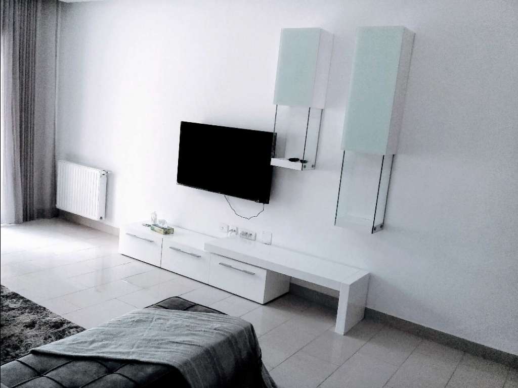 Cité wahat l'aouina Apt S4 meublé Neuf pour étranger