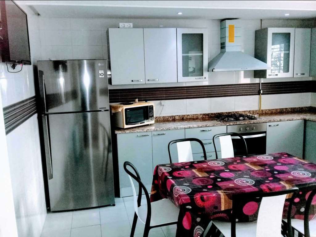 Cité wahat l'aouina Apt S4 meublé Neuf pour étranger