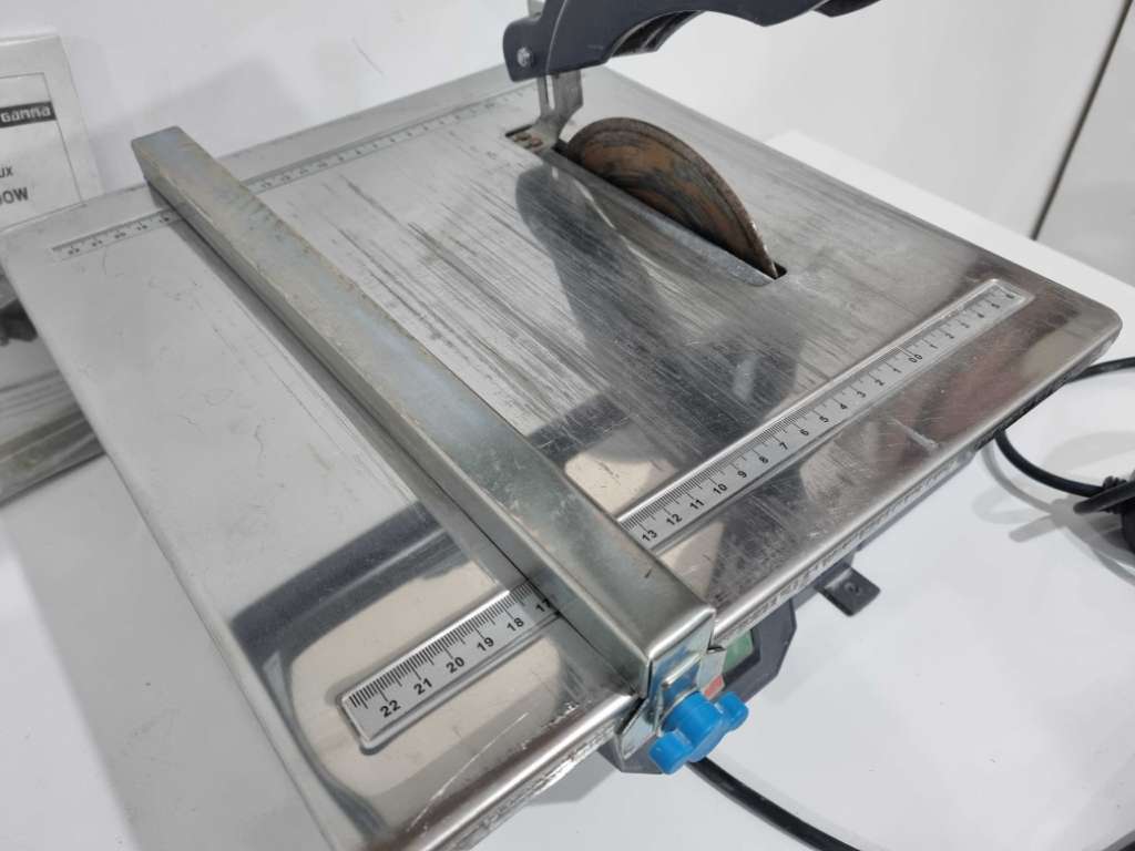 Scie à carrelage GAMMA TZ-180