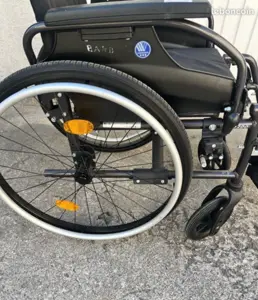 Fauteuil roulant importé Vermeiren à El Marsa