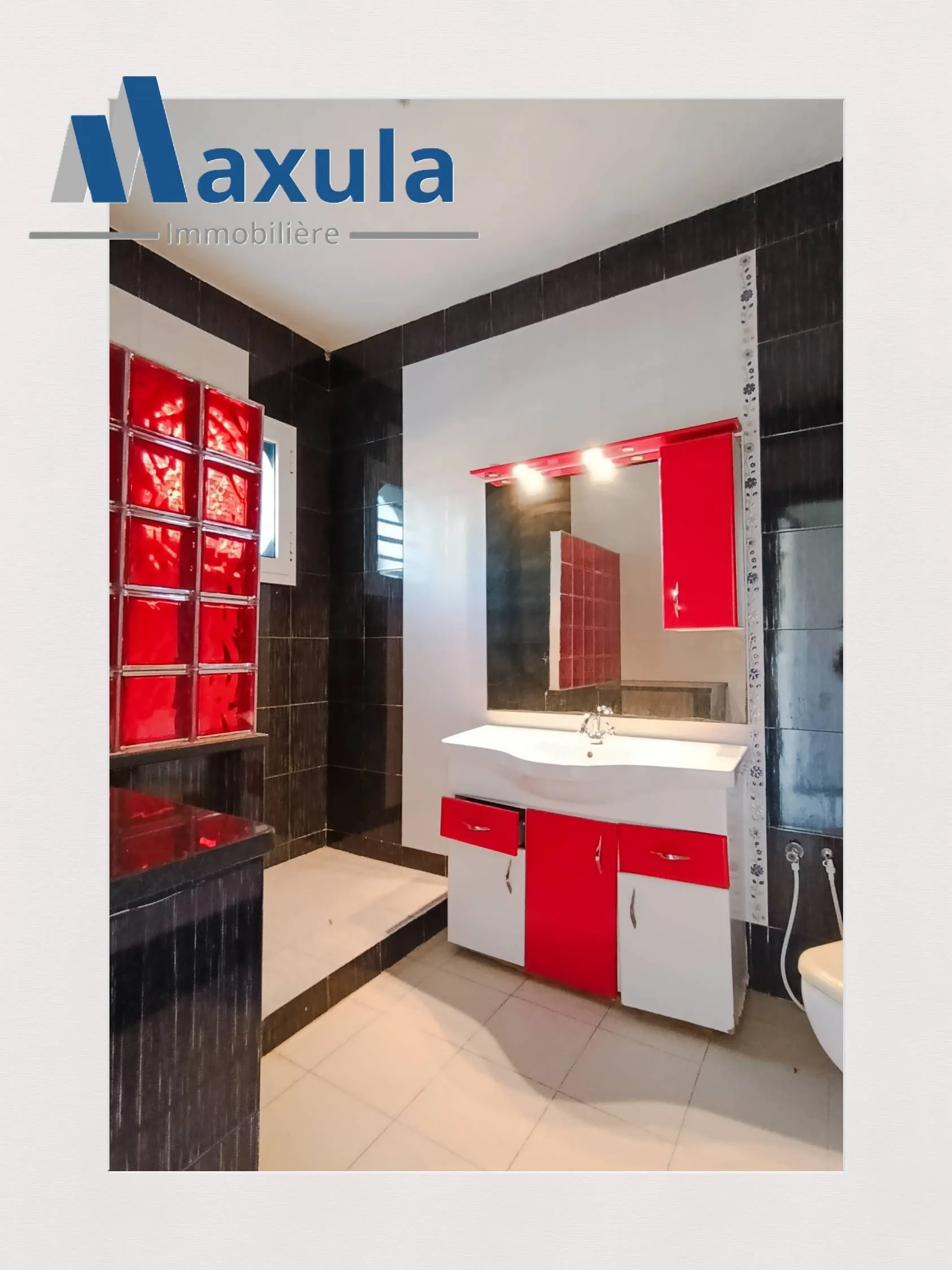 À LOUER SUPERBE TRIPLEX S+4 À LA NOUVELLE MEDINA 