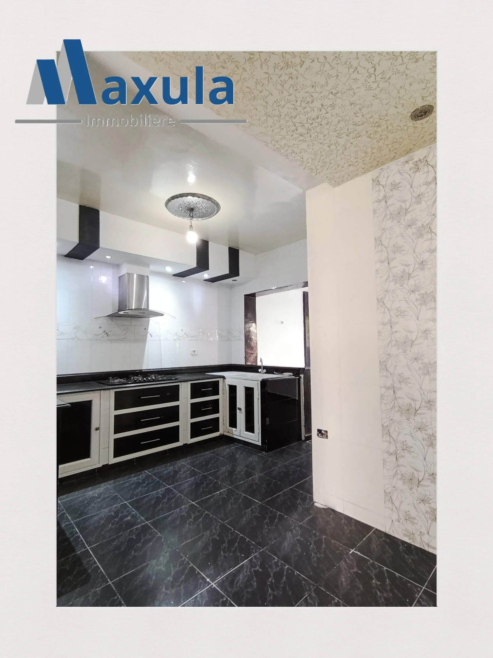 À LOUER SUPERBE TRIPLEX S+4 À LA NOUVELLE MEDINA 