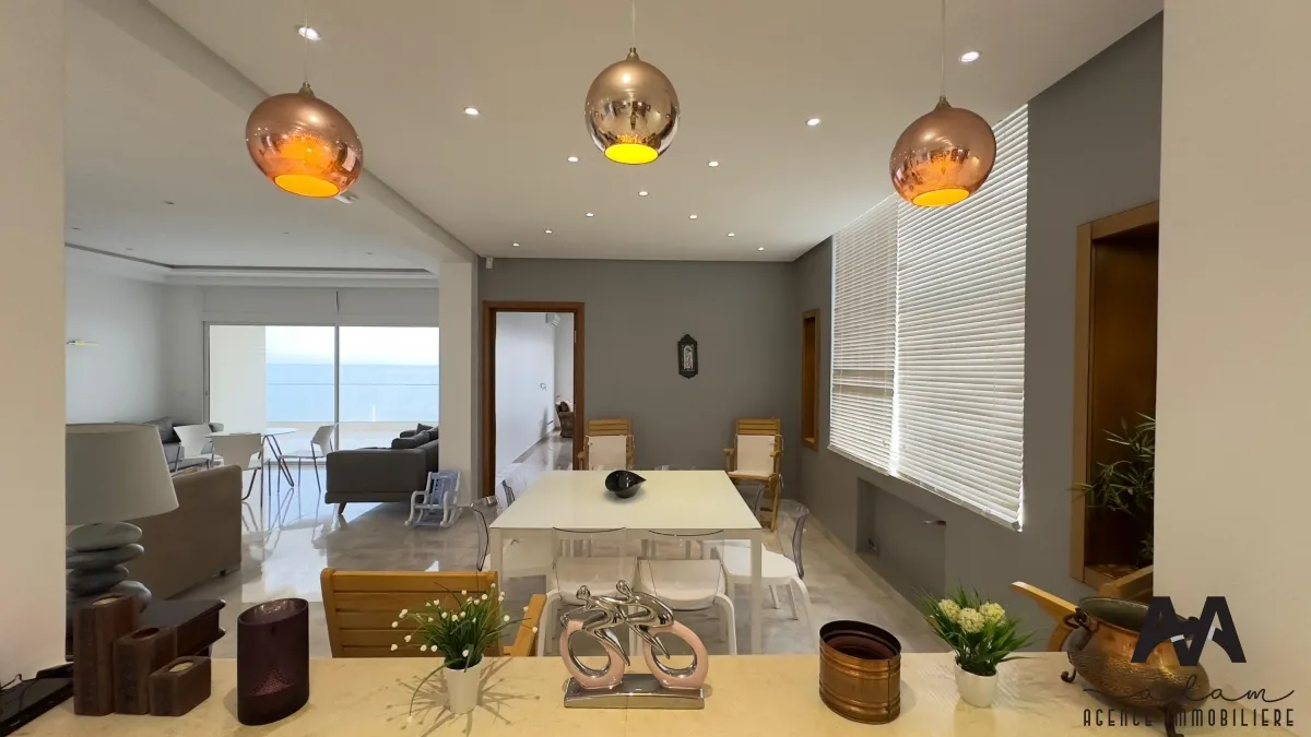 À Vendre | Villa Luxueuse Pieds dans l’Eau – Jinène Beni Khiar
