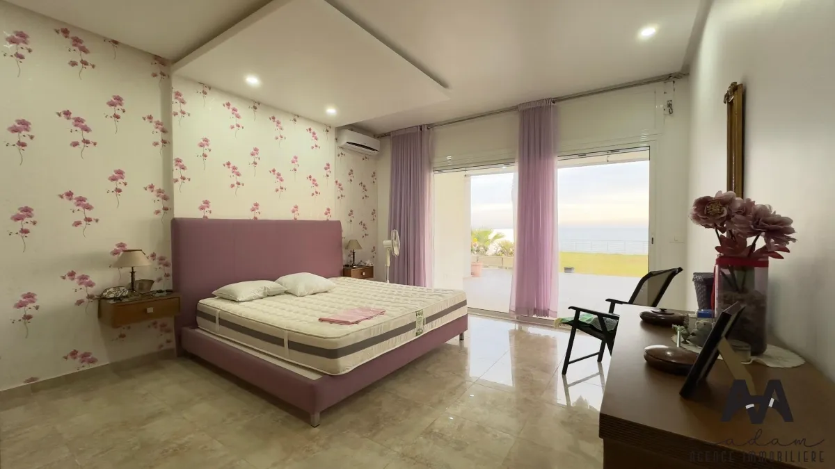 À Vendre | Villa Luxueuse Pieds dans l’Eau – Jinène Beni Khiar