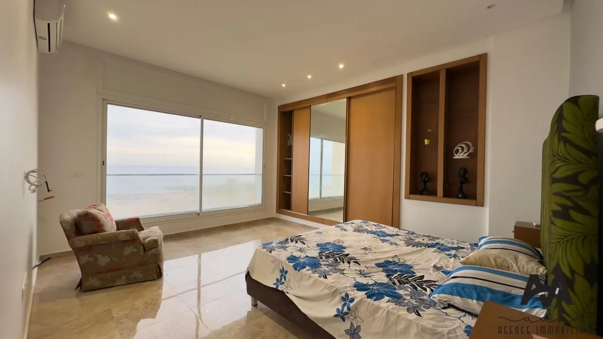 À Vendre | Villa Luxueuse Pieds dans l’Eau – Jinène Beni Khiar