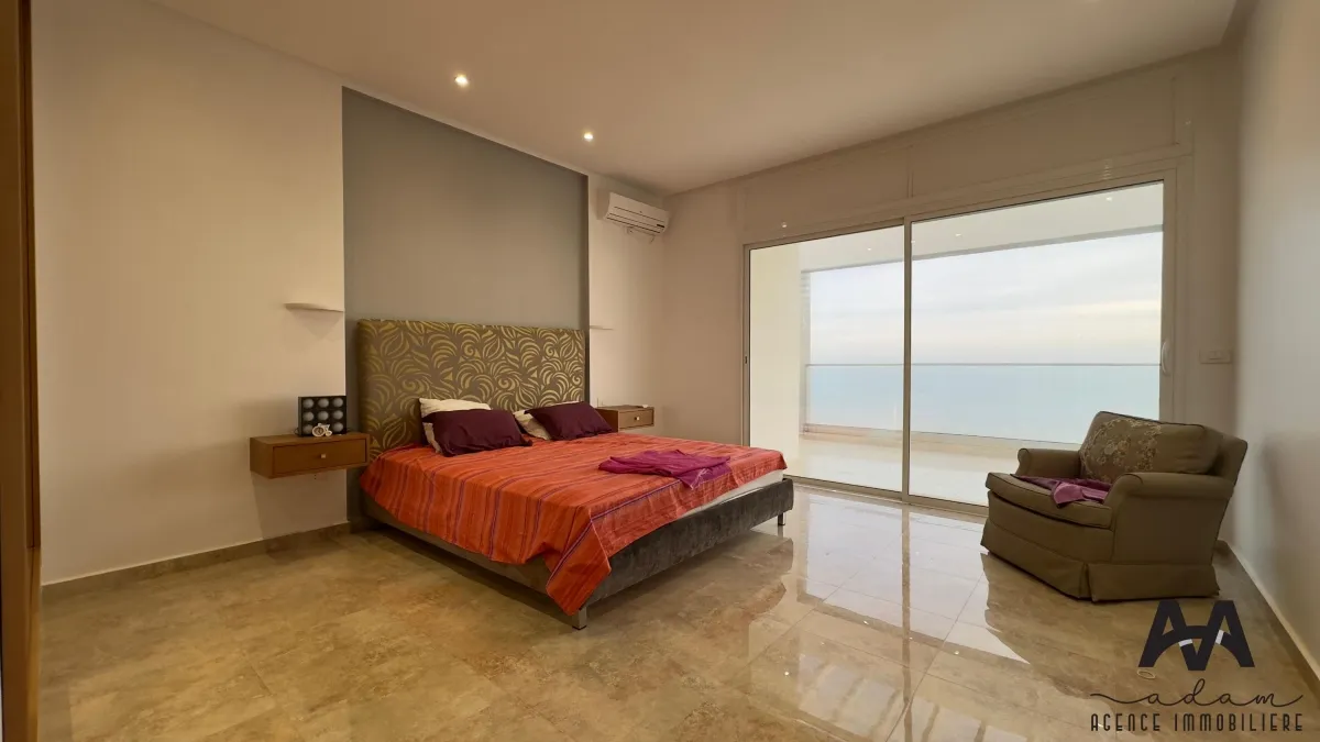 À Vendre | Villa Luxueuse Pieds dans l’Eau – Jinène Beni Khiar
