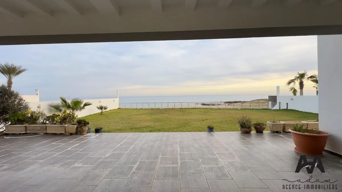 À Vendre | Villa Luxueuse Pieds dans l’Eau – Jinène Beni Khiar
