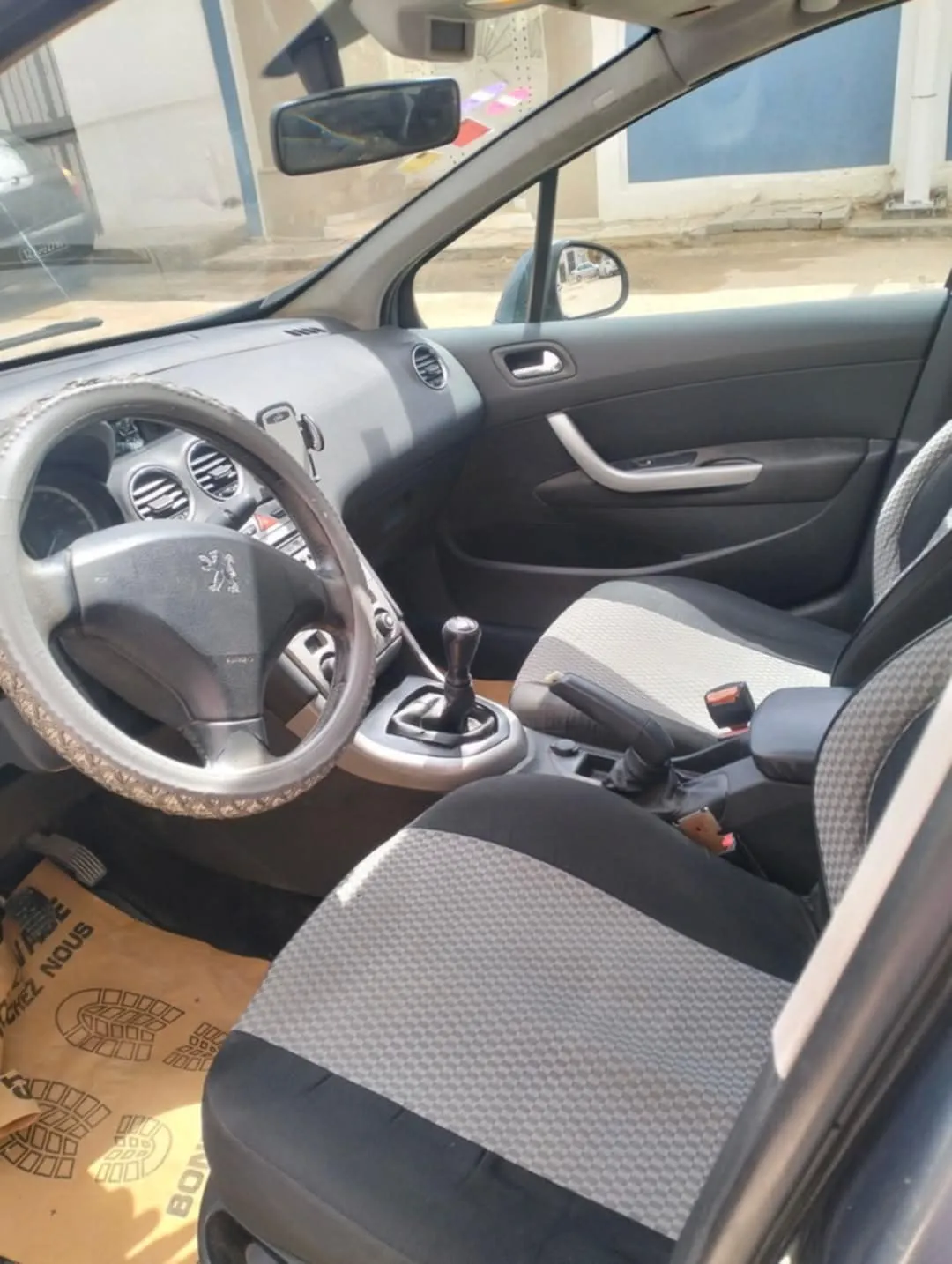Peugeot 308 en très bonne état