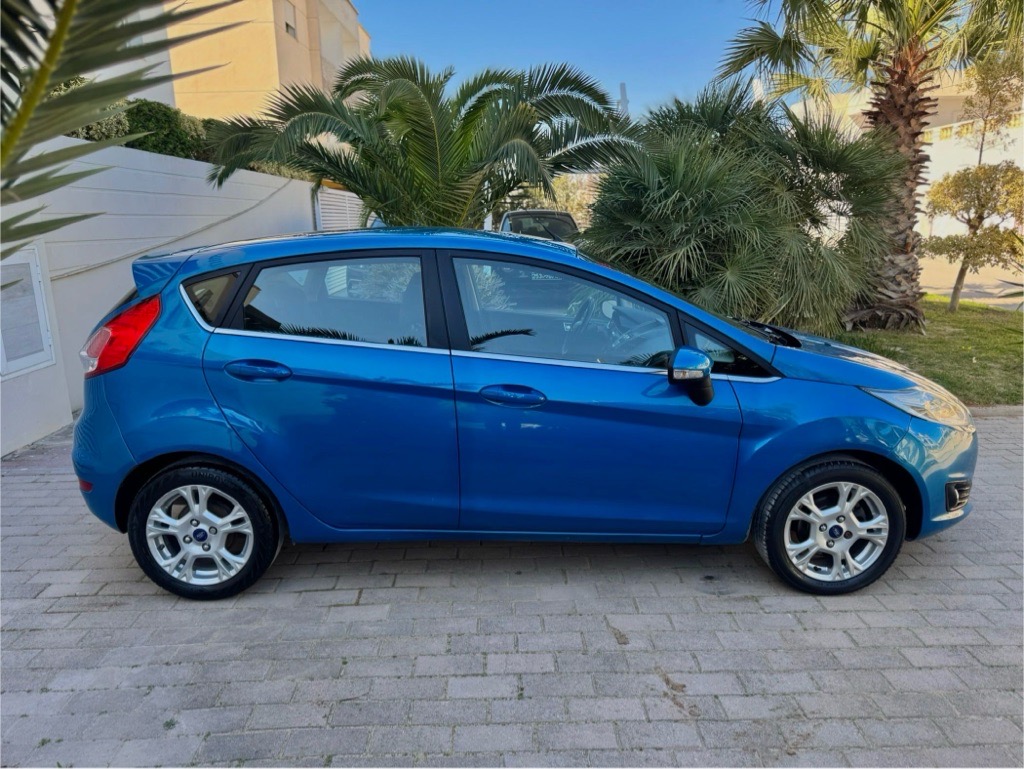FORD FIESTA Titanium 2
