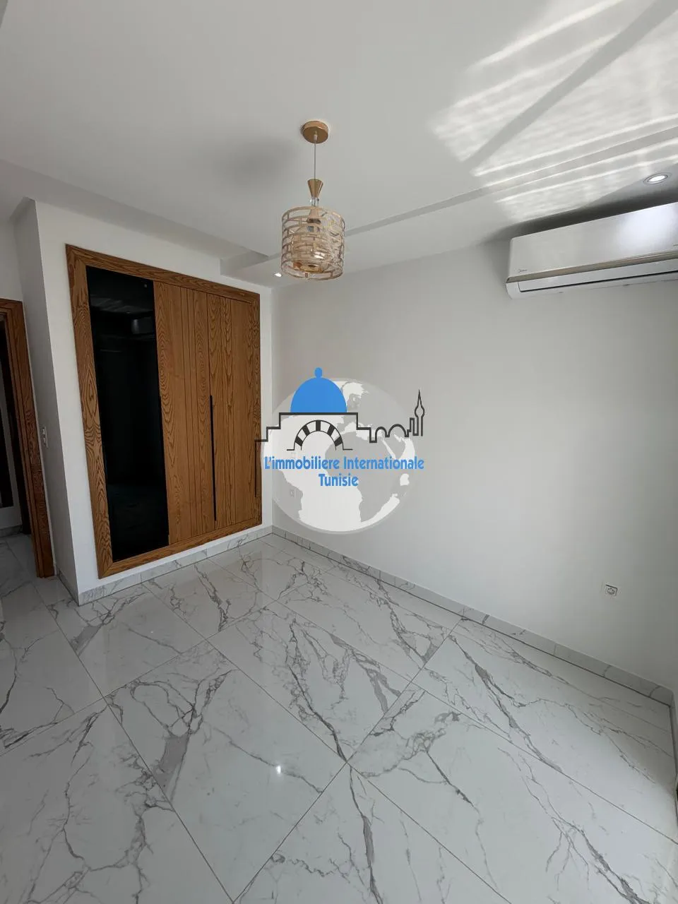 Appartement de luxe S+1 à louer à -Khzema 