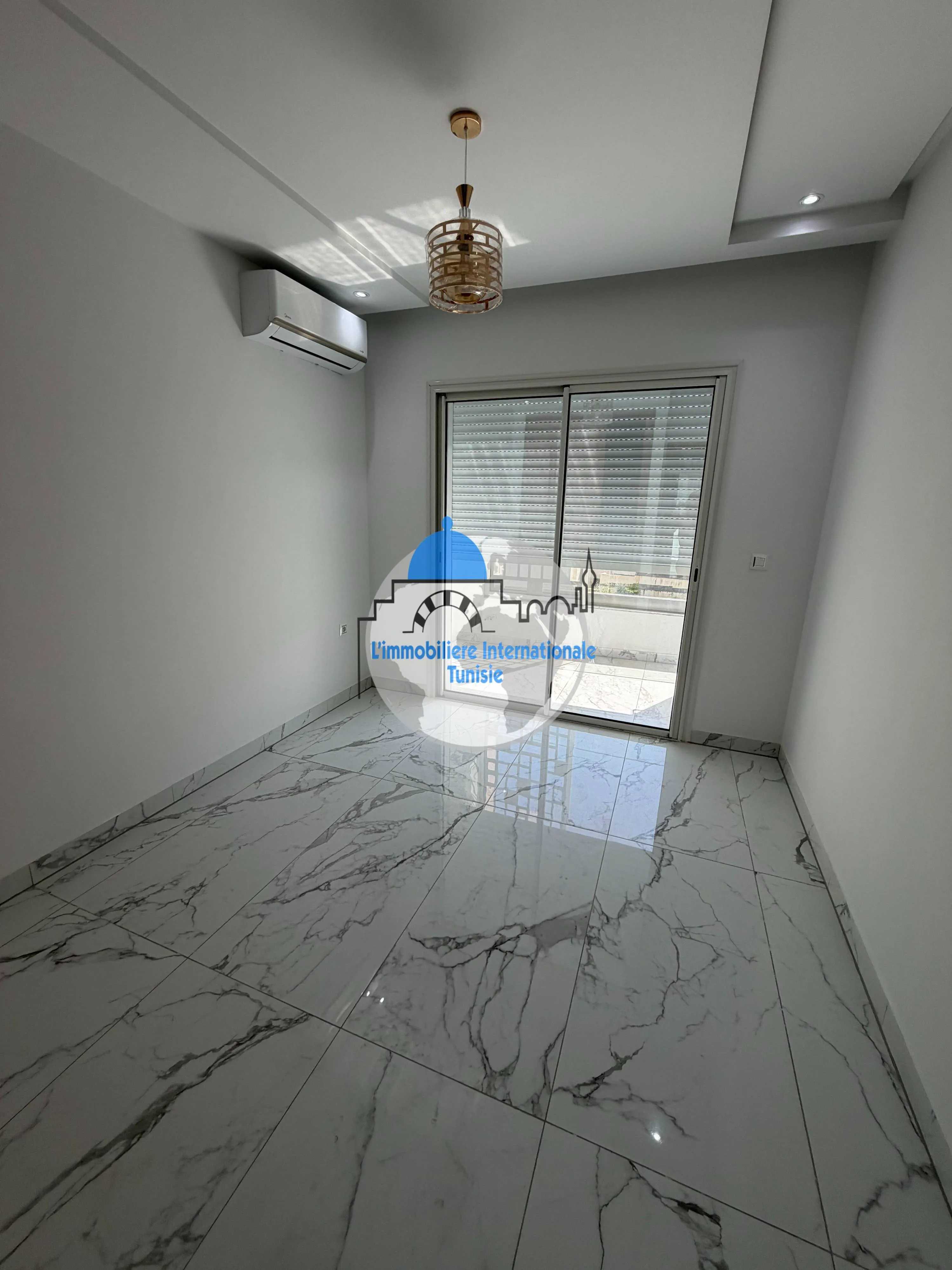 Appartement de luxe S+1 à louer à -Khzema 