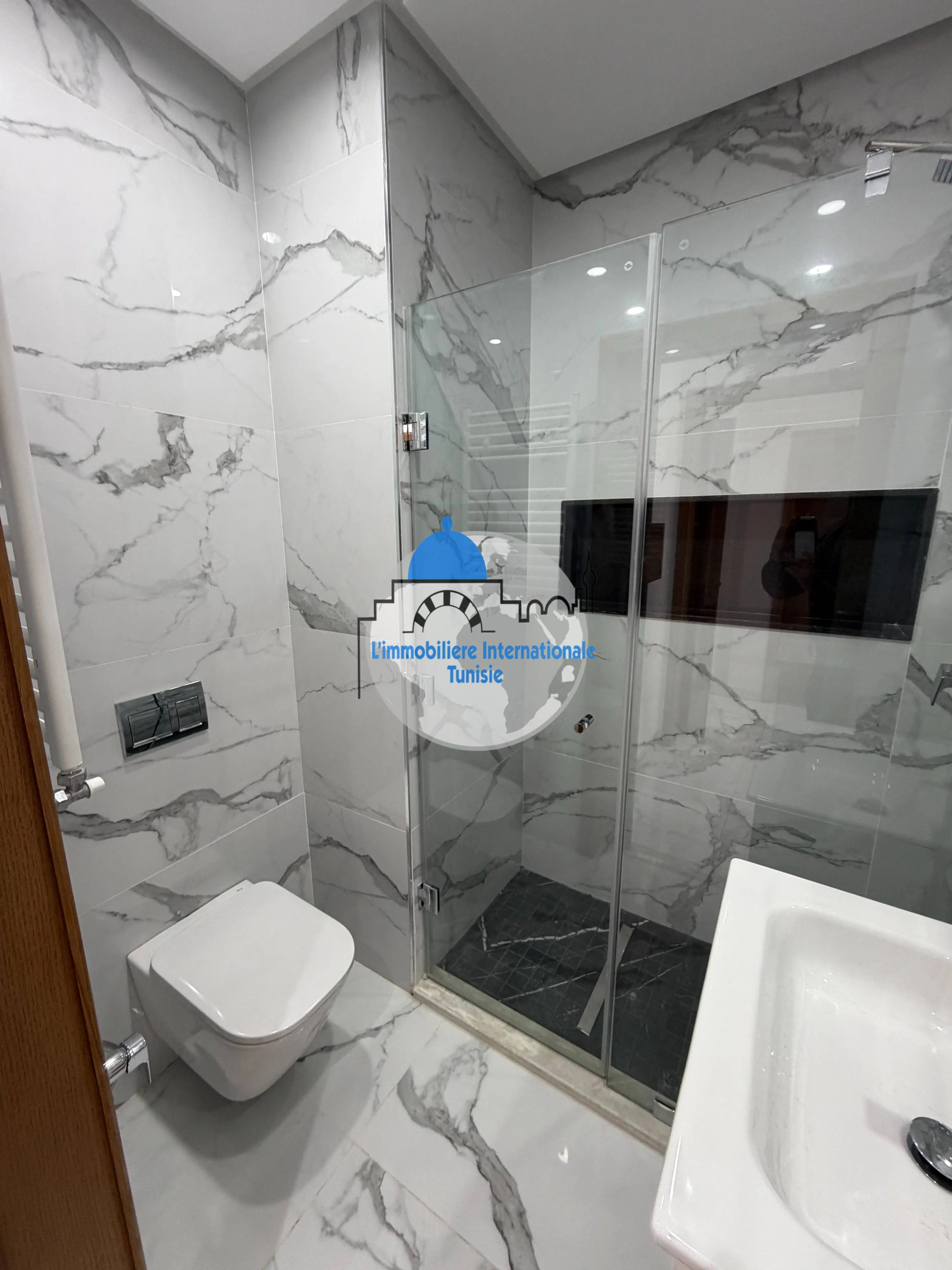 Appartement de luxe S+1 à louer à -Khzema 