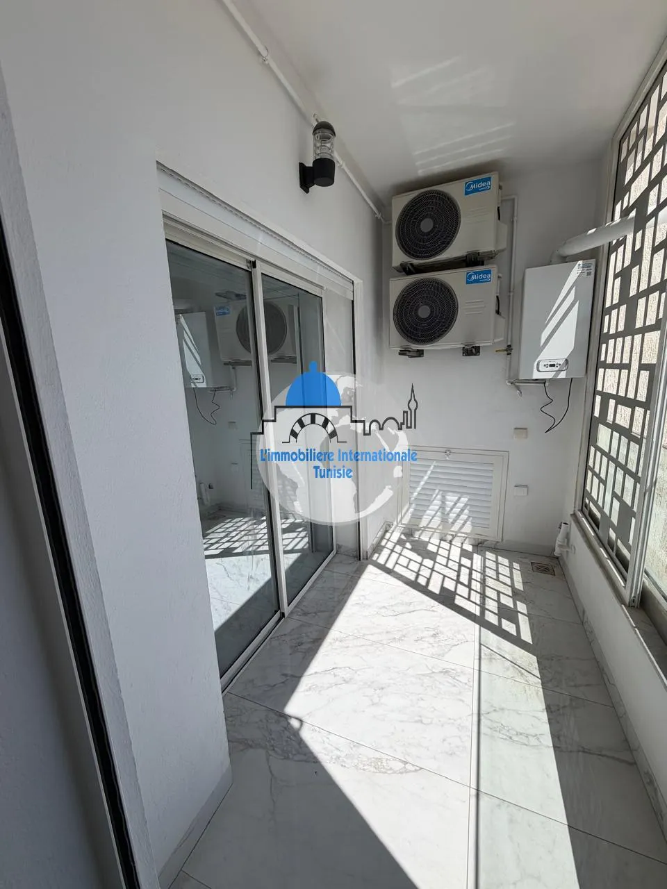 Appartement de luxe S+1 à louer à -Khzema 