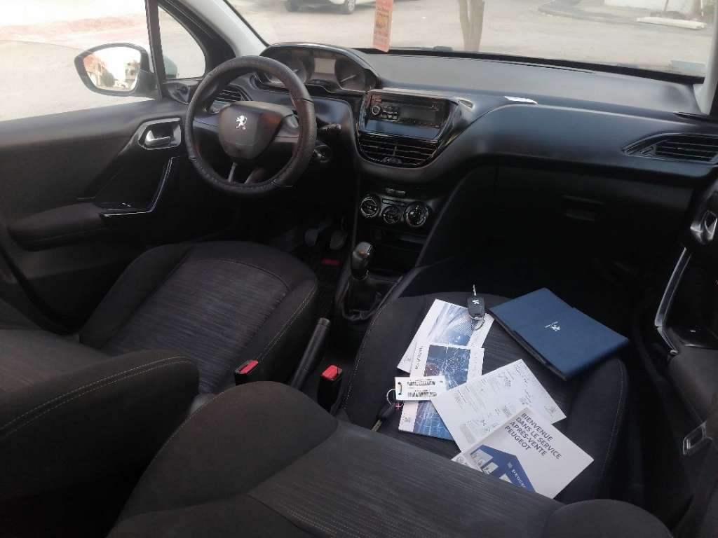 Peugeot 208 Like tout option age 6 ans tel 97307466 /54860724