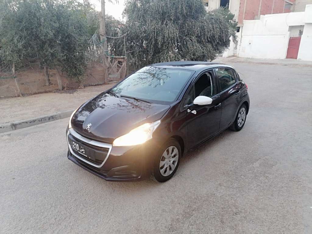 Peugeot 208 Like tout option age 6 ans tel 97307466 /54860724