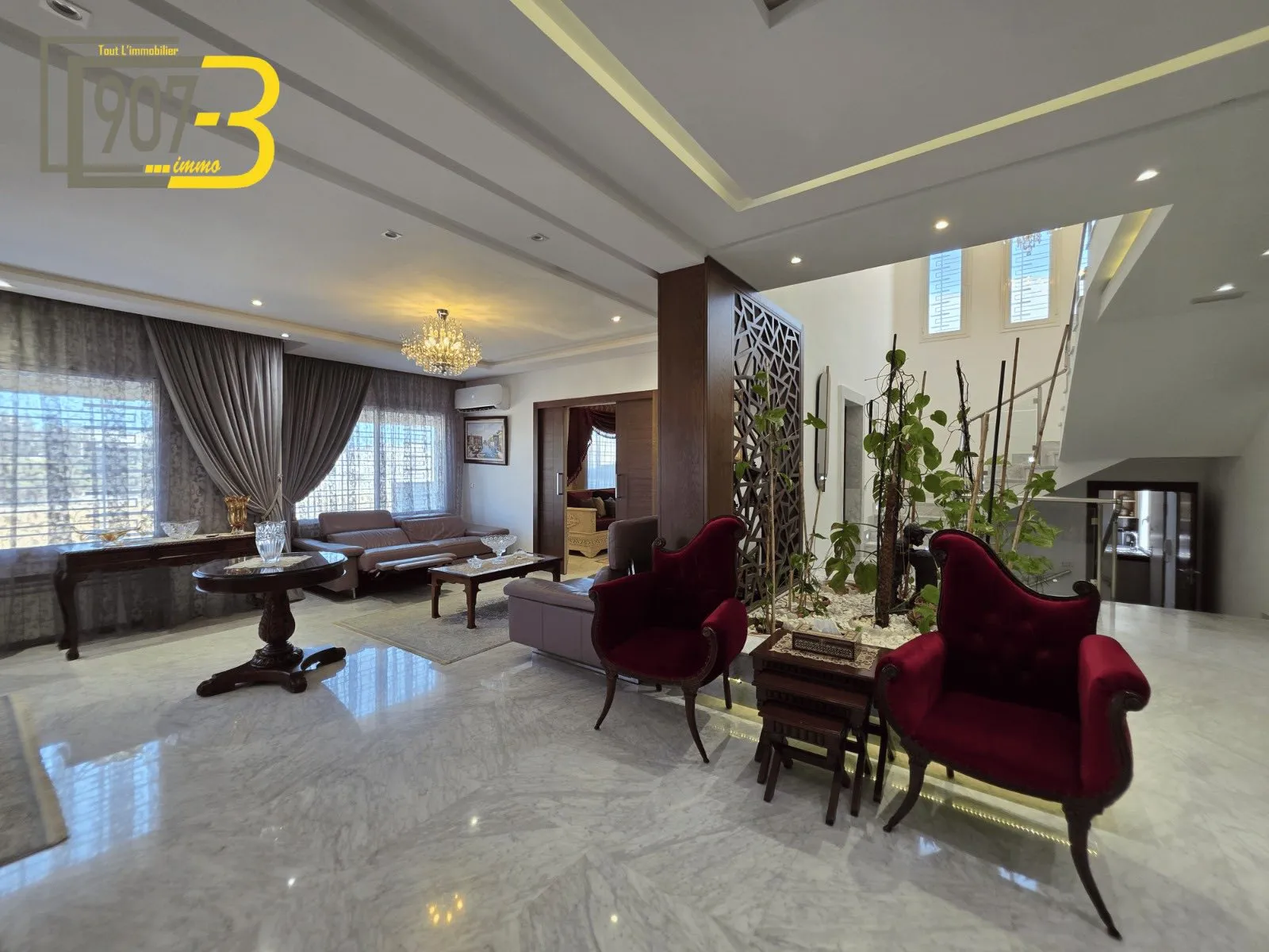 À Louer — Villa S+4 avec Piscine Intérieure à El Menzah 9