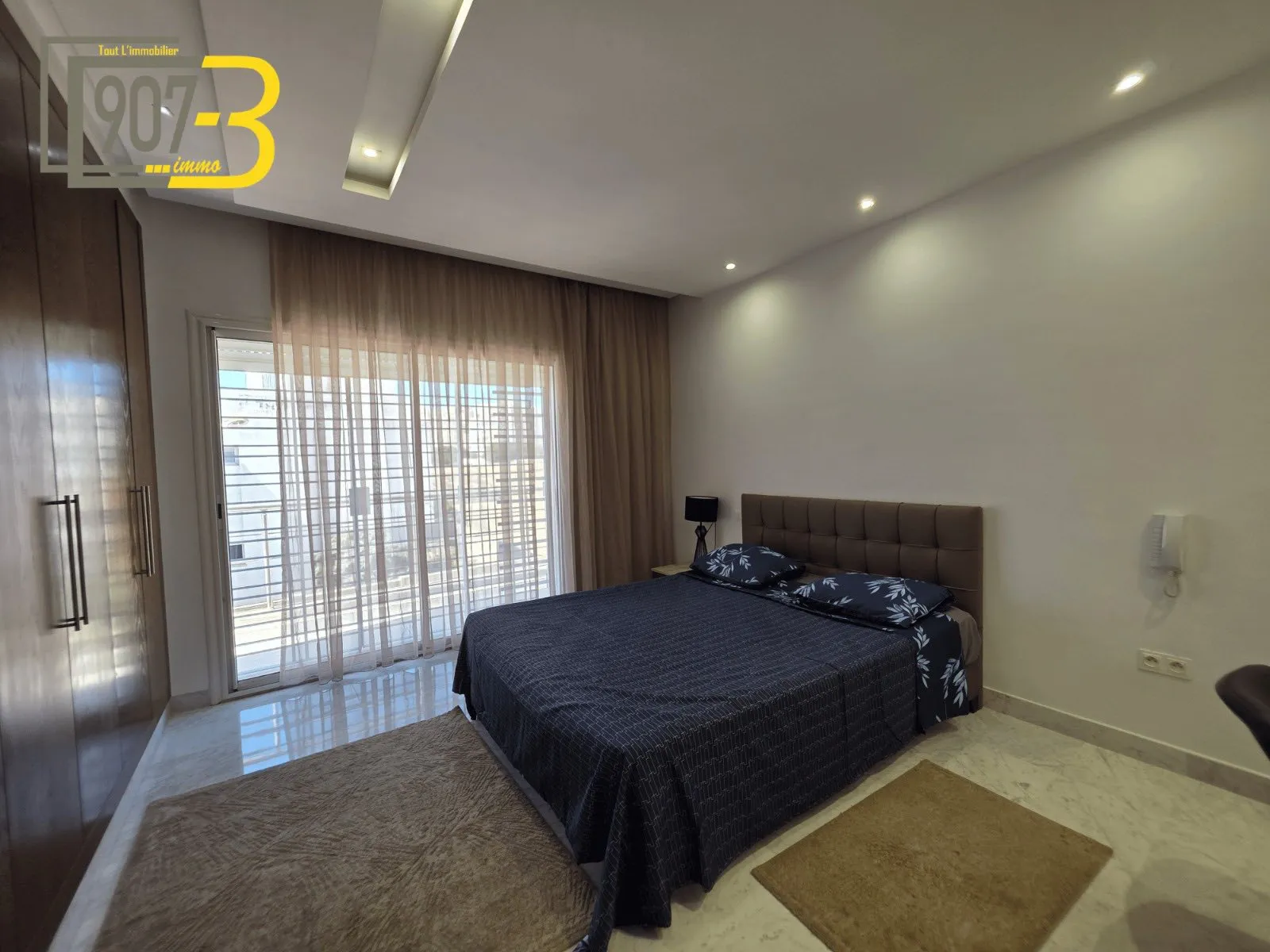 À Louer — Villa S+4 avec Piscine Intérieure à El Menzah 9