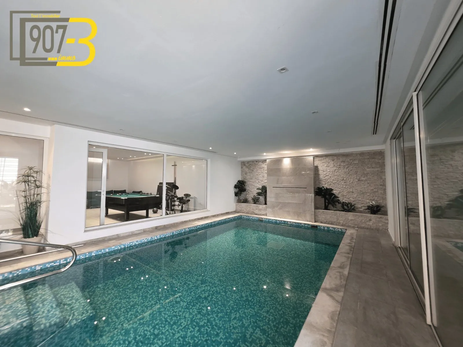 À Louer — Villa S+4 avec Piscine Intérieure à El Menzah 9