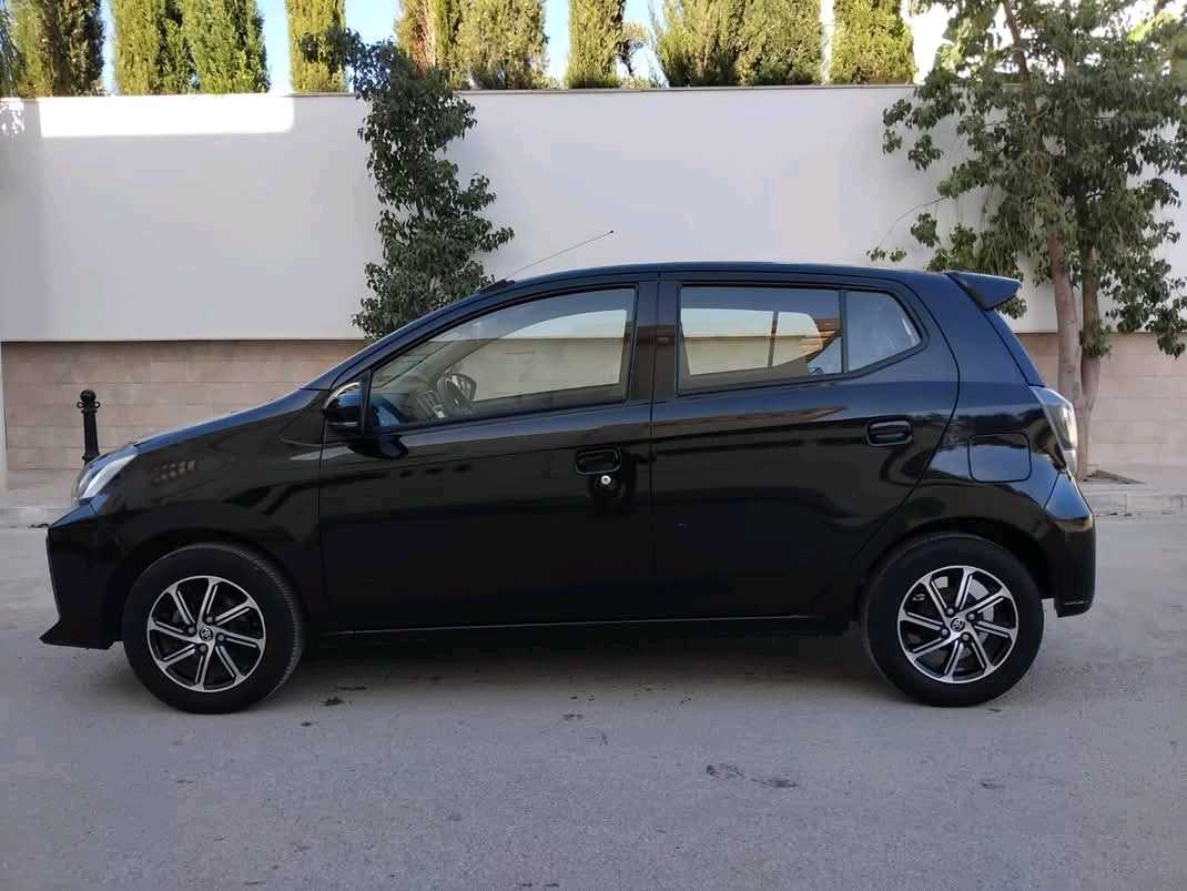 TOYOTA AYGO PREMIÈRE MAIN TRÈS PROPRE