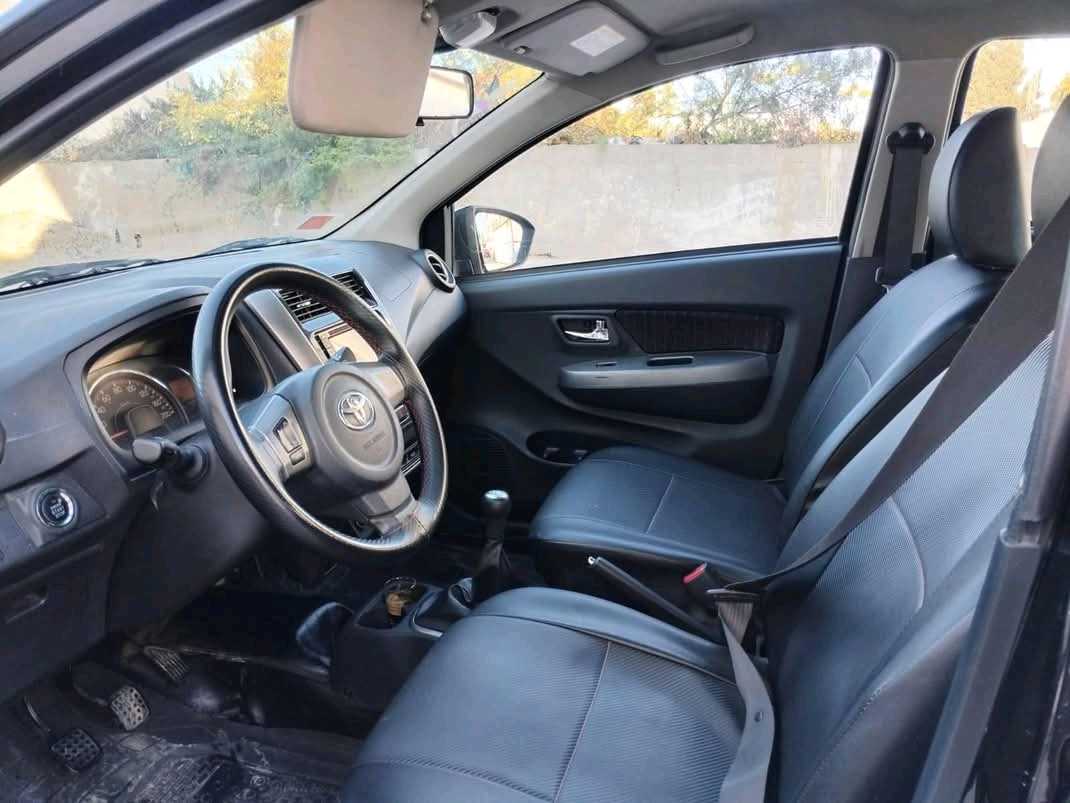 TOYOTA AYGO PREMIÈRE MAIN TRÈS PROPRE