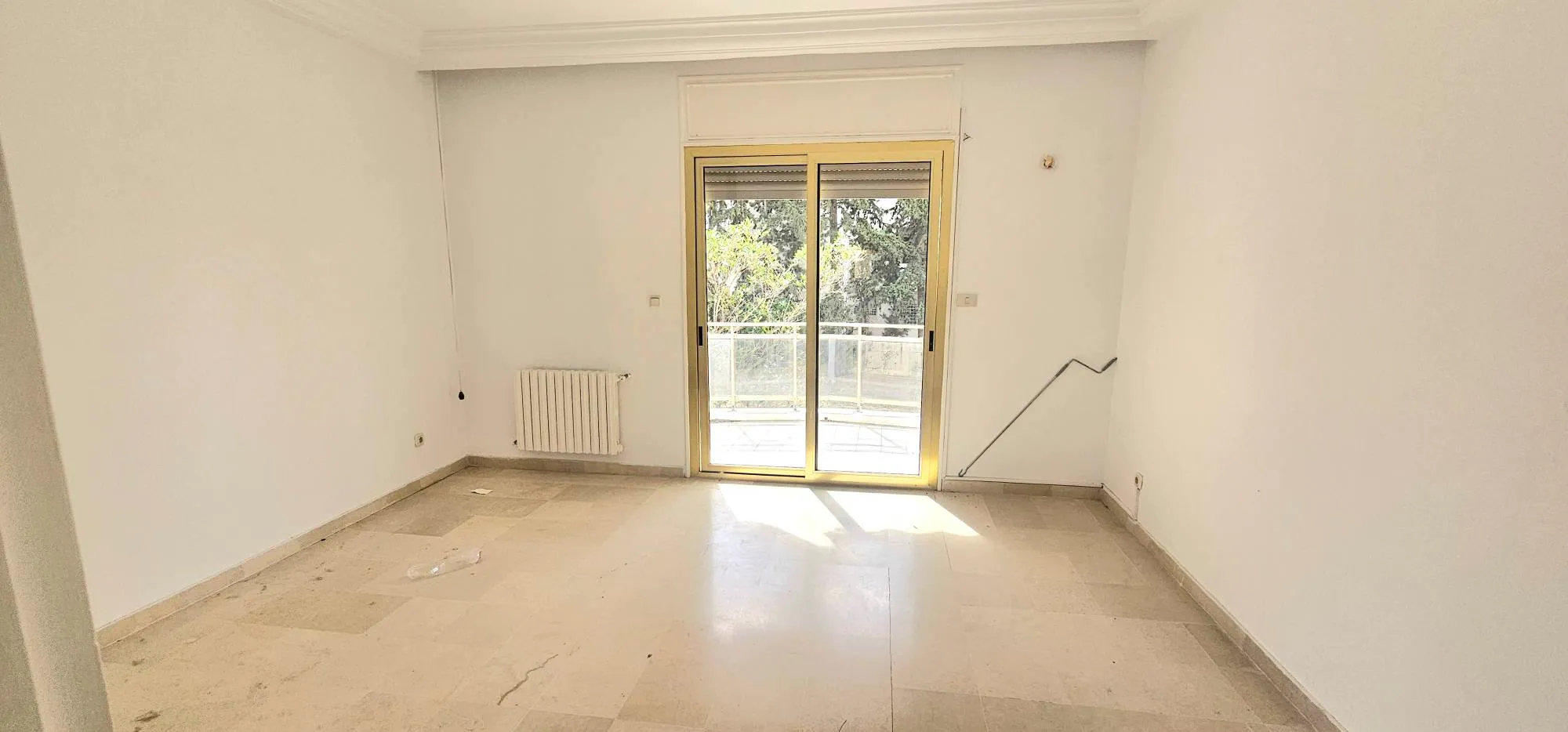 Grand appartement à Manar1