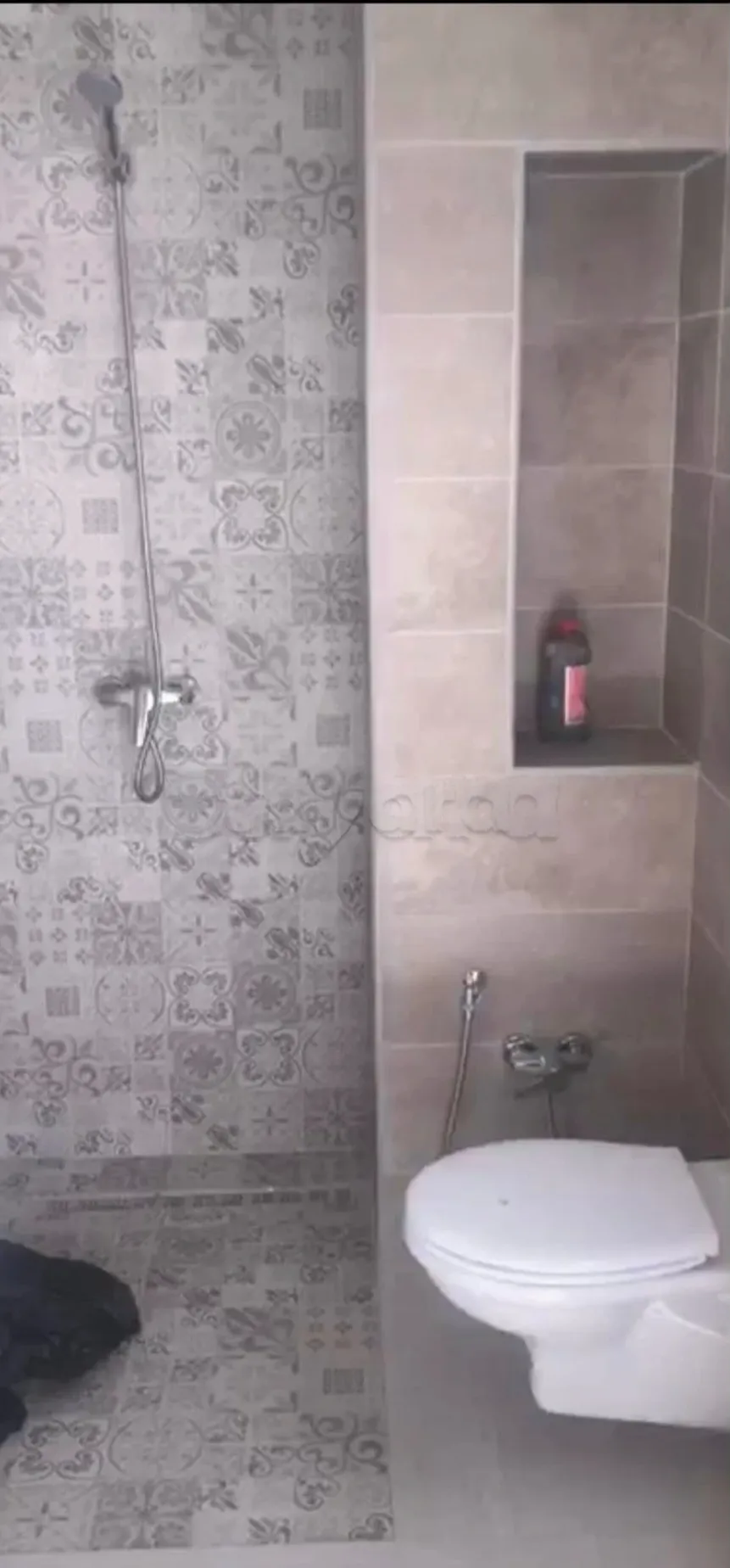 Location S1 vide à Borj Louzir