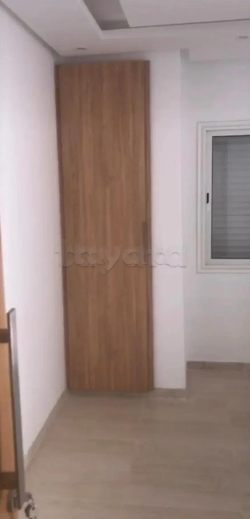 Location S1 vide à Borj Louzir