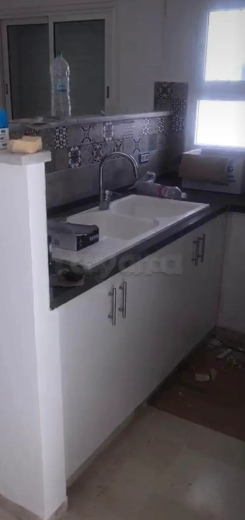 Location S1 vide à Borj Louzir